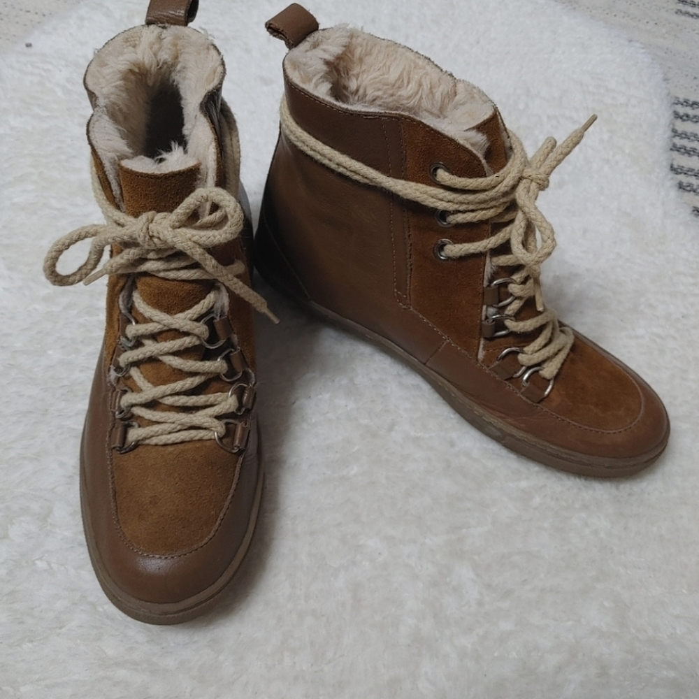 ZARA Faux Shearling Leather Boots 39